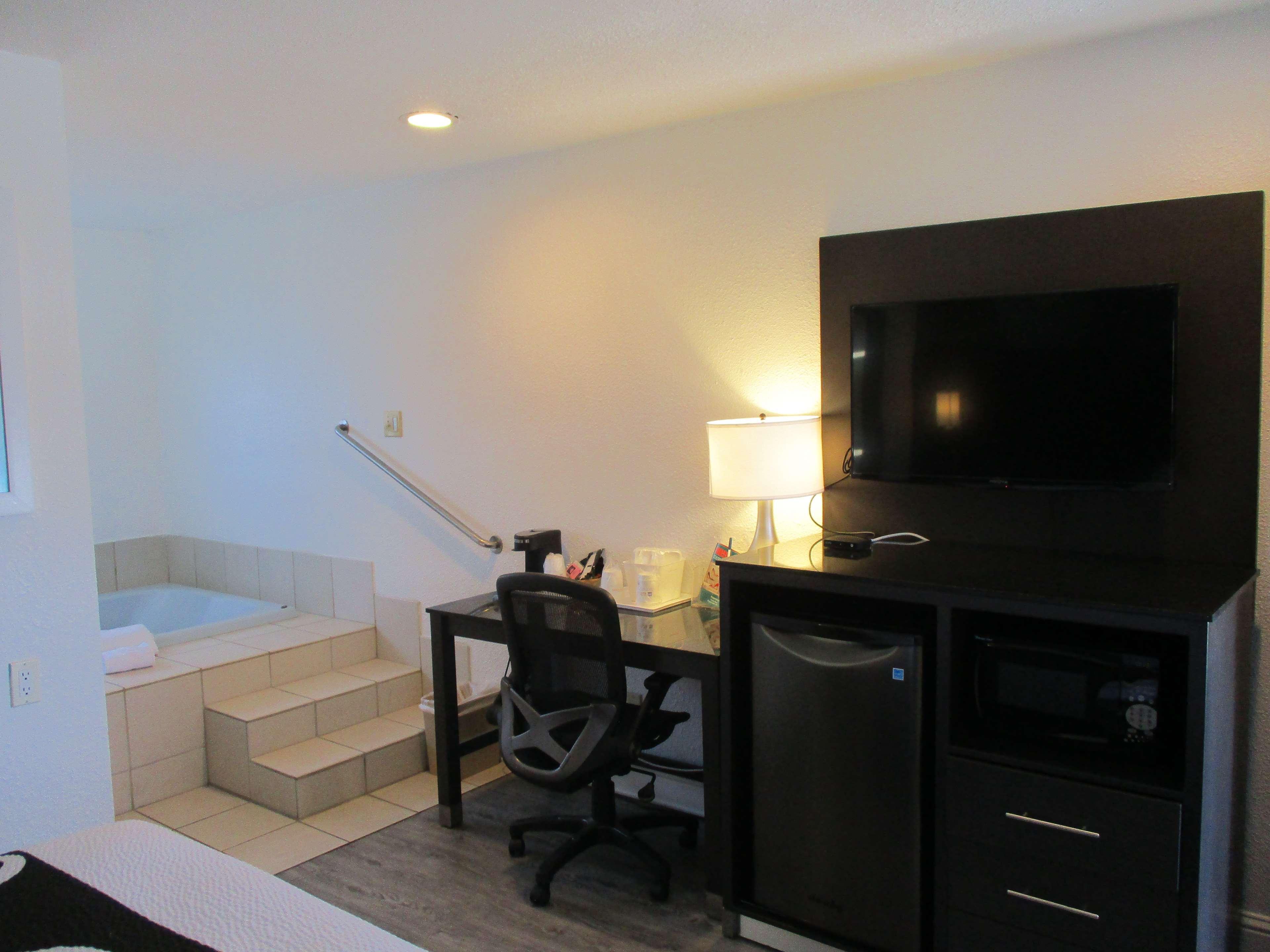 Surestay Hotel By Best Western Seaside Monterey Екстер'єр фото