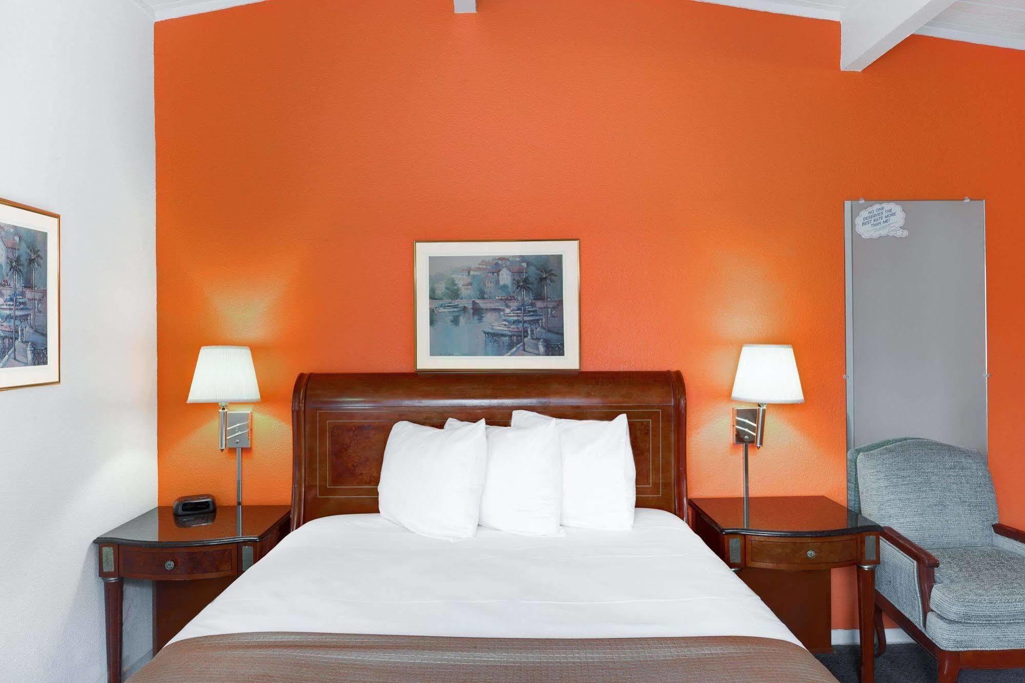 Surestay Hotel By Best Western Seaside Monterey Екстер'єр фото